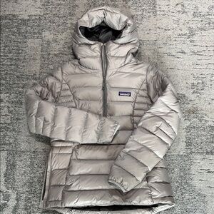 Patagonia Metallic Gray Down Puffer Hoody Pullover Kangaroo Pocket size S